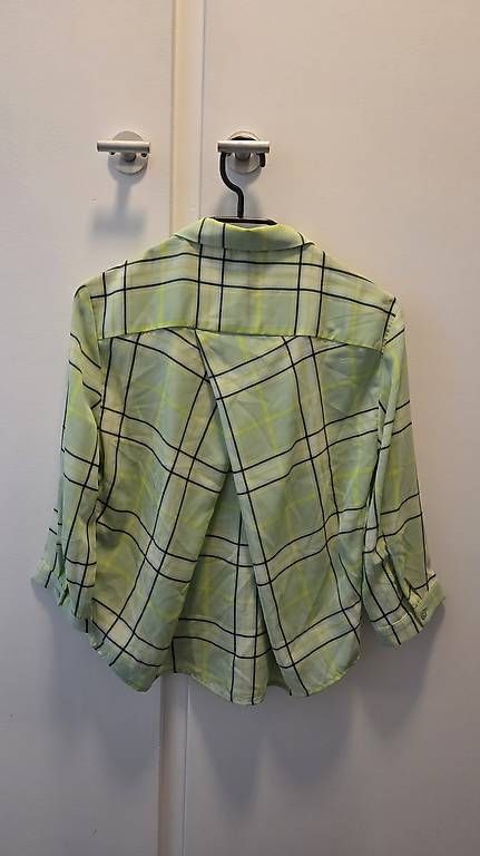 Monki Chemisiers: grün karierte Bluse, S/36 – D'occasion à Bern par nigq 1