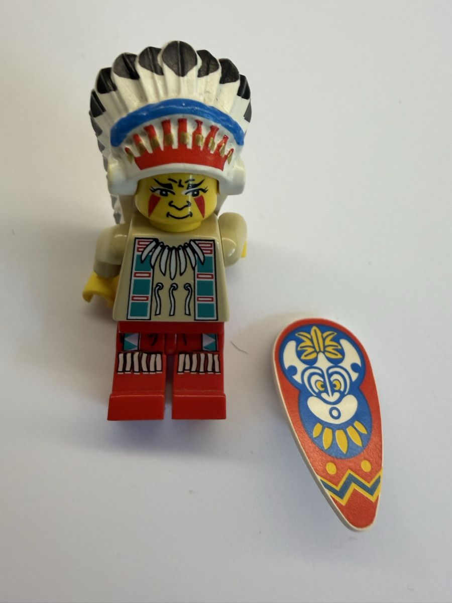 Lego Spielzeuge: 1 Stück Lego Figur Indianer mit Schild. – Gebraucht aus Rheinfelden von zim_2hqc 1
