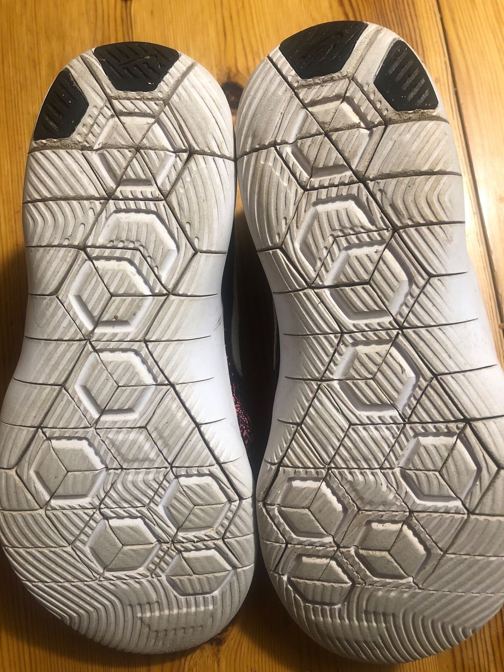 Nike Scarpe per ragazze: Nike Mädchenturnschuhe 35 – Usato da Lenzburg venduto da IevaS 1