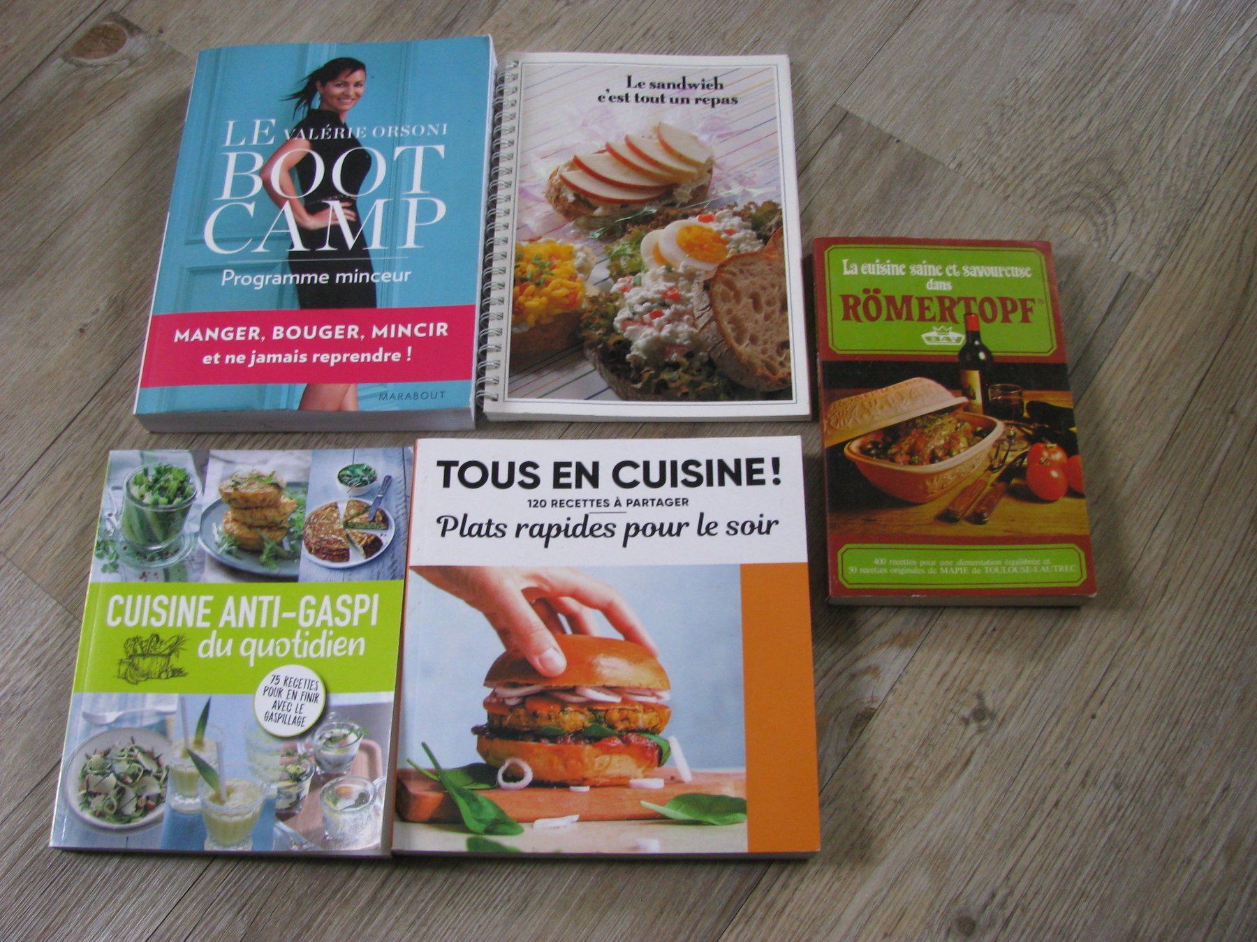 Livres: Lot de 5 livres de cuisine – D'occasion à Zweisimmen par Domii