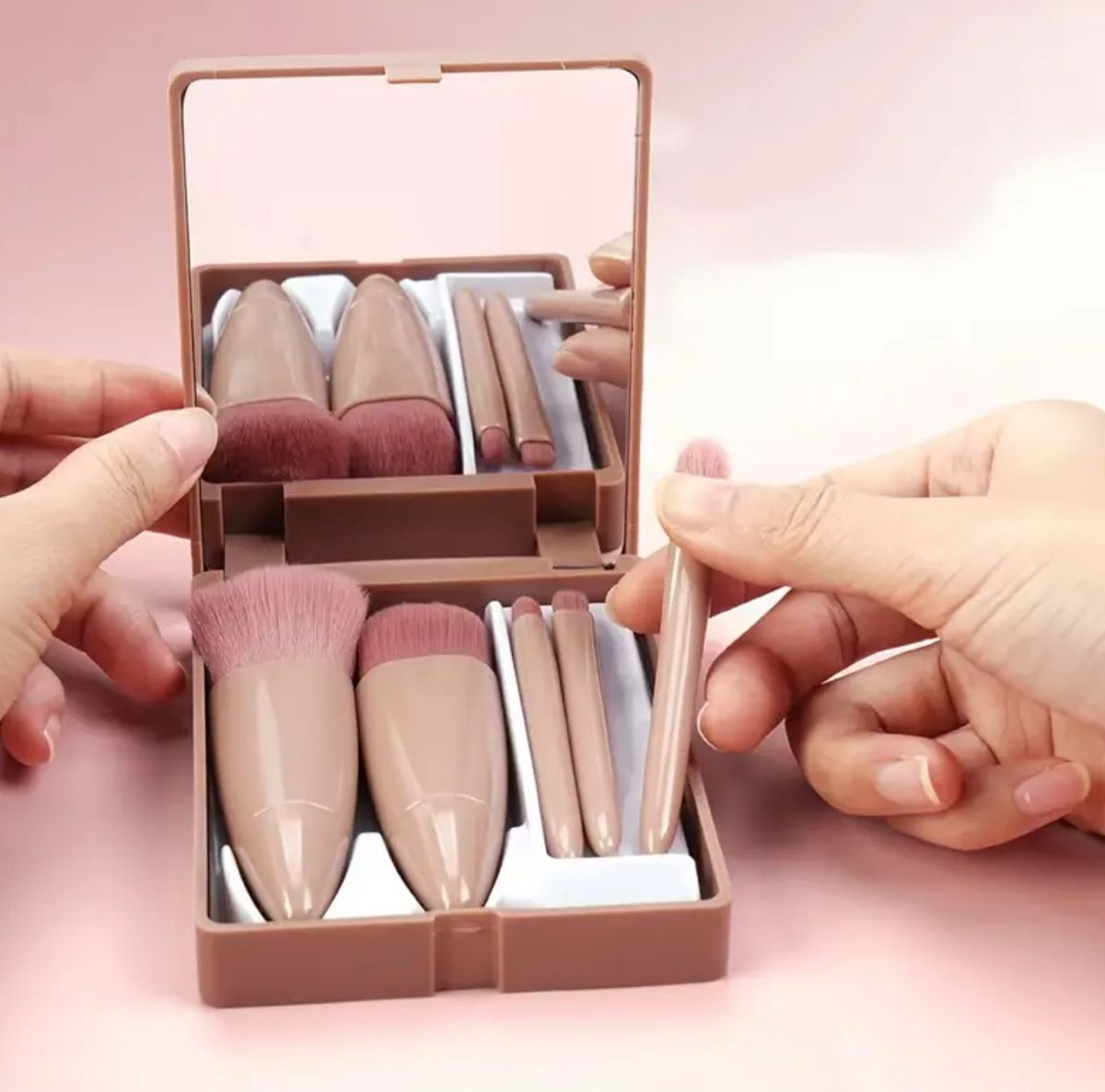 Make-up: Make-up Pinsel-Set, Schminkset mit Spiegel, Rosa – Nuovo e nell'imballaggio originale da Suhr venduto da SchnapperCH 1