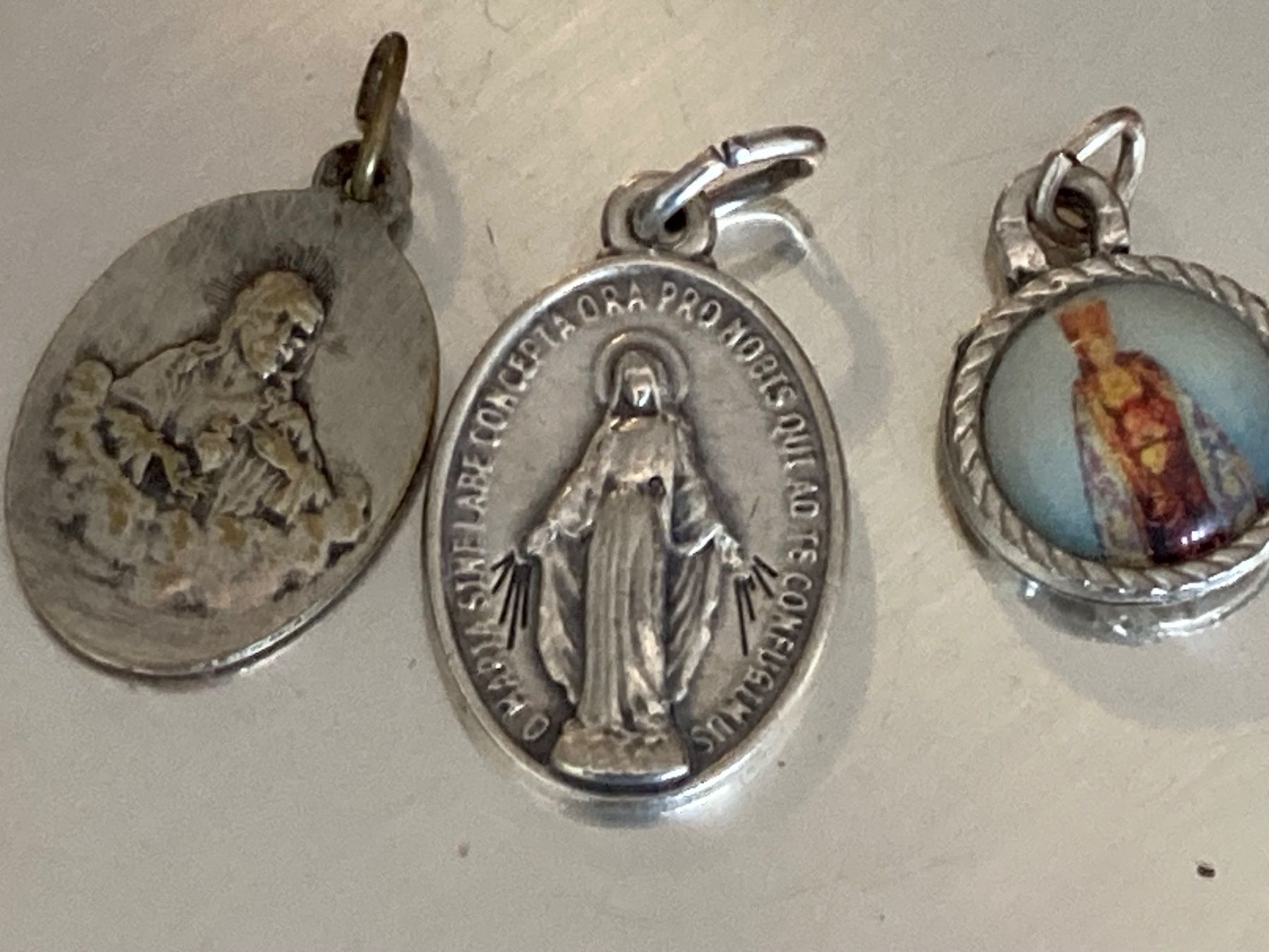 Altri gioielli: Amulette religieuse – Usato da Marly venduto da Antigona71