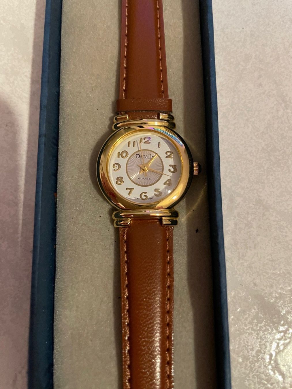 Uhren: Elegante Details Quarz Uhr – Neu und originalverpackt aus Luzern von Topseller1000 1