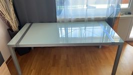 Tavolo da pranzo in vetro satinato, telaio in metallo