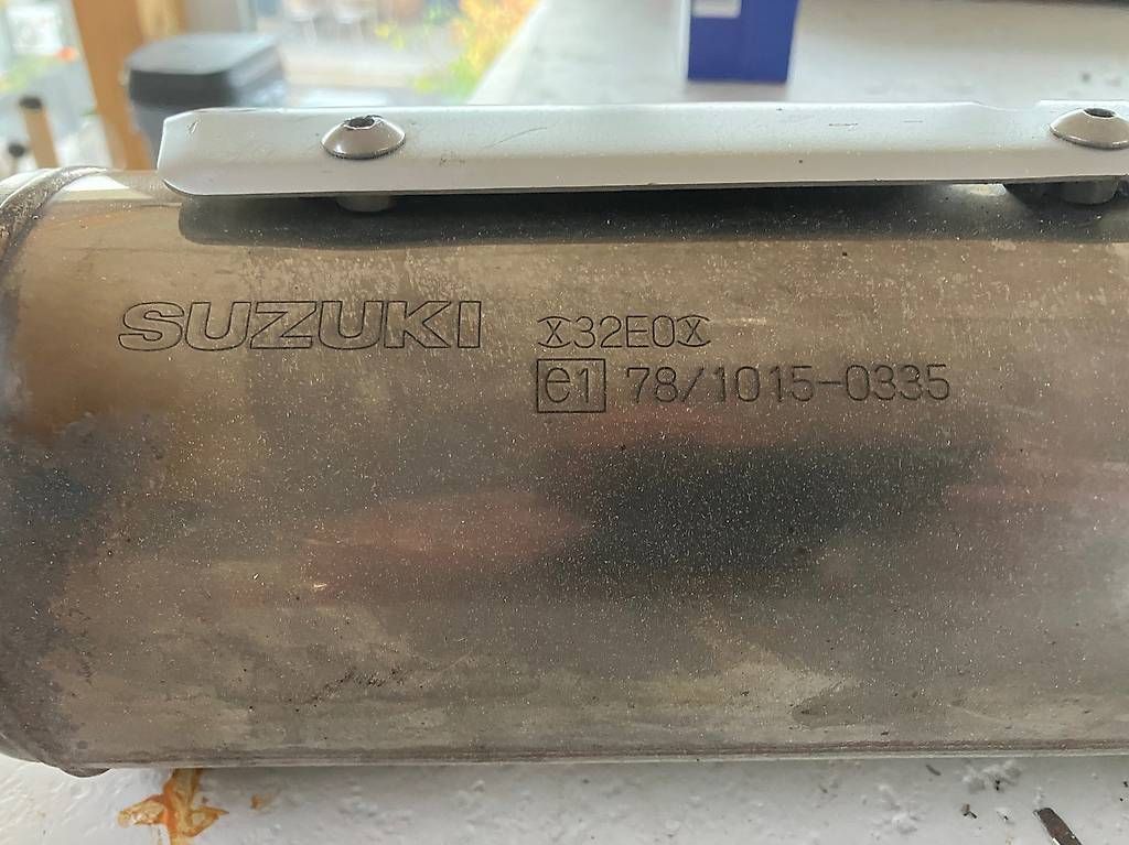 Suzuki Sistemi di scarico: Auspuff Suzuki 650 Enduro – Usato da Seewen SO venduto da Eliane-Nora 4