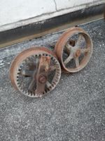 Alte Transmissions Räder, Gusseisenräder, Zahnrad, Industrie