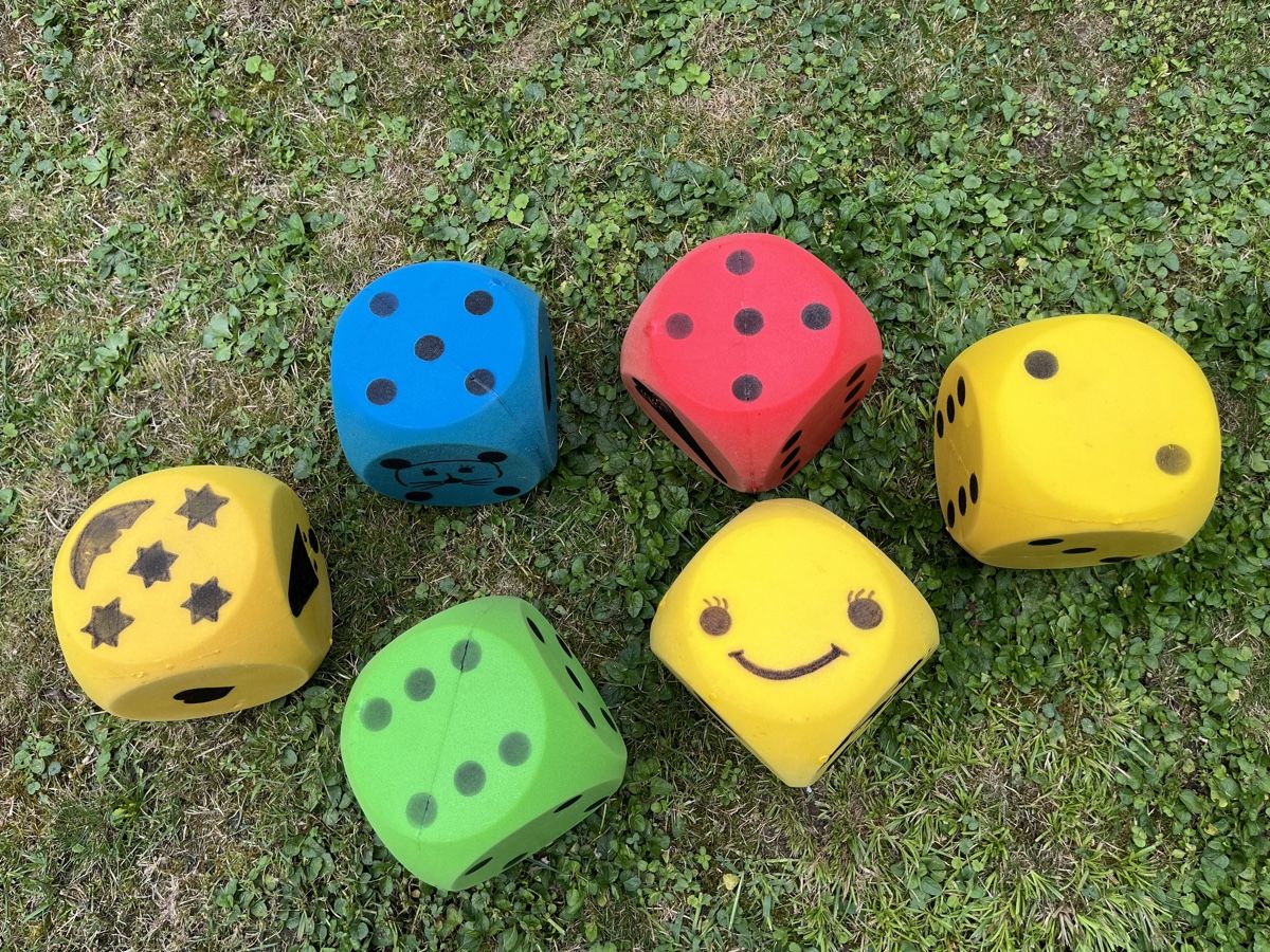 Spiele: 6 grosse Schaumstoff-Würfel – Gebraucht aus Bolligen von