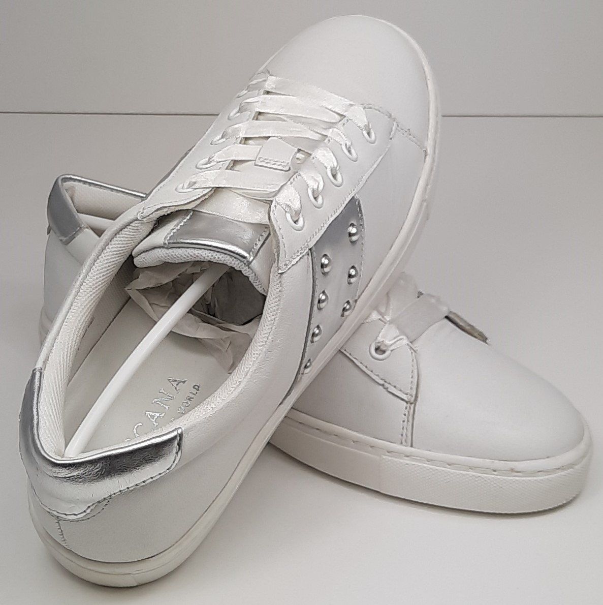 Lascana Damenschuhe: LASCANA Sneaker Schnürhalbschuh mit Perlen Gr. 37 – Neu und originalverpackt aus Seuzach von VT-Collections1 2