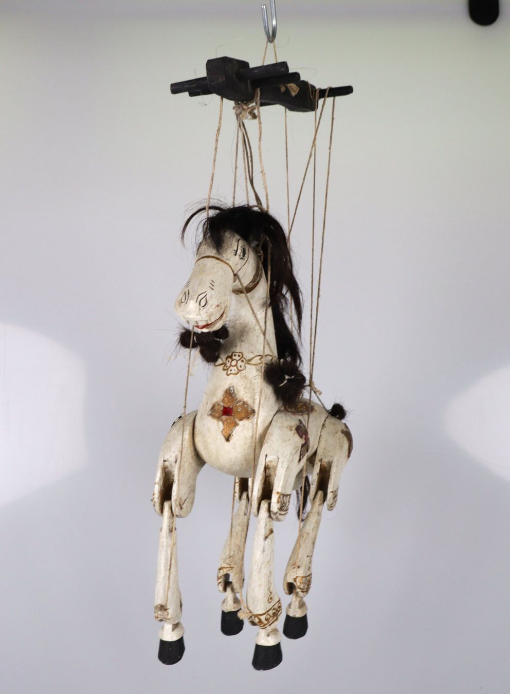 Giocattoli: Antike Pferde-Marionette aus Burma oder Myanmar – Usato da Volketswil venduto da brockipfannenstil