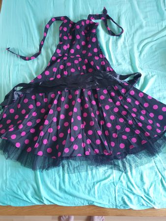 Schwarzes Kleid mit pinken Punkten, Grösse 8,neu mit Etikett