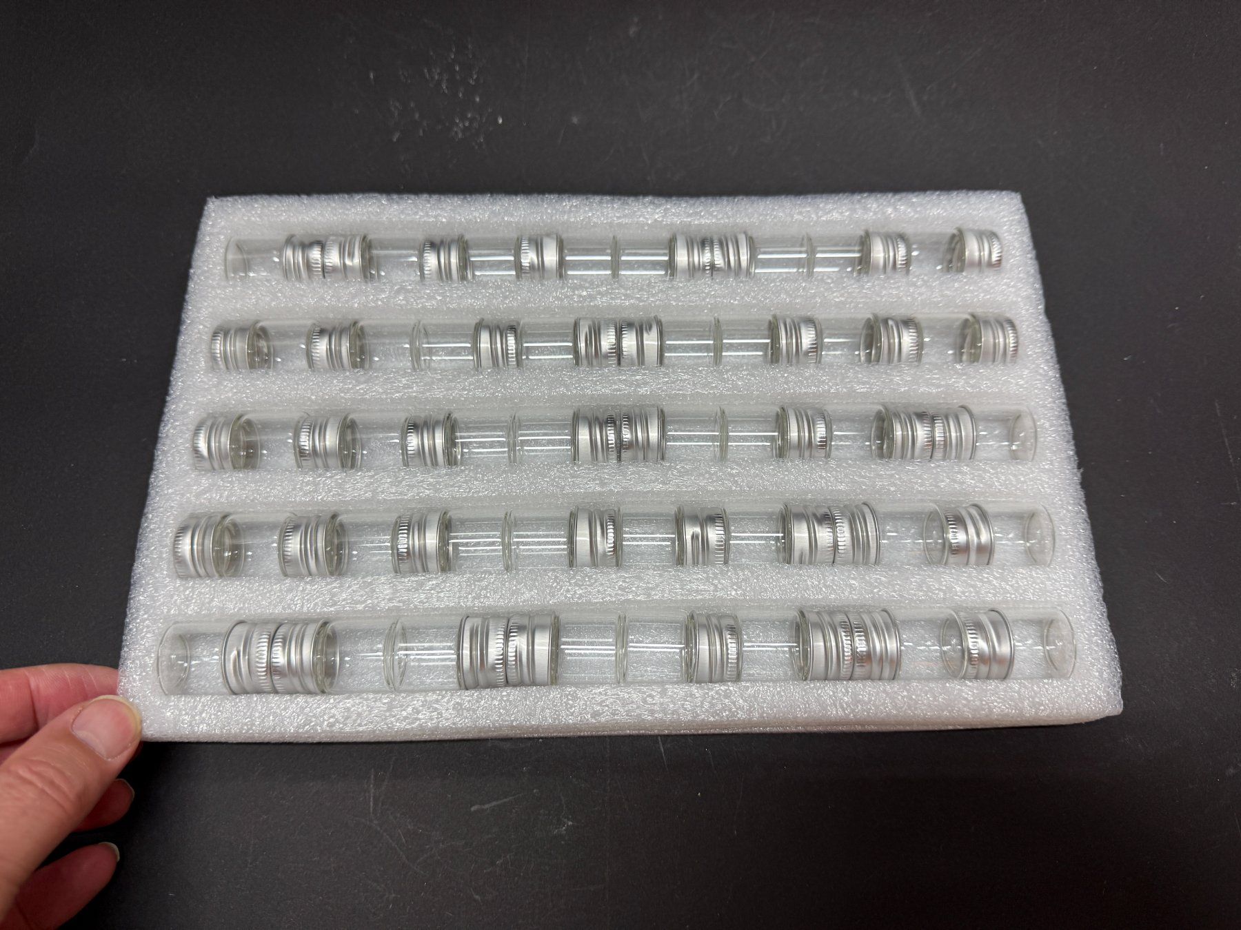 Contenitori & Simili: 40 Minigläschen 5 ml mit Schraubdeckel – Nuovo e nell'imballaggio originale da Lützelflüh-Goldb venduto da Elementis 5