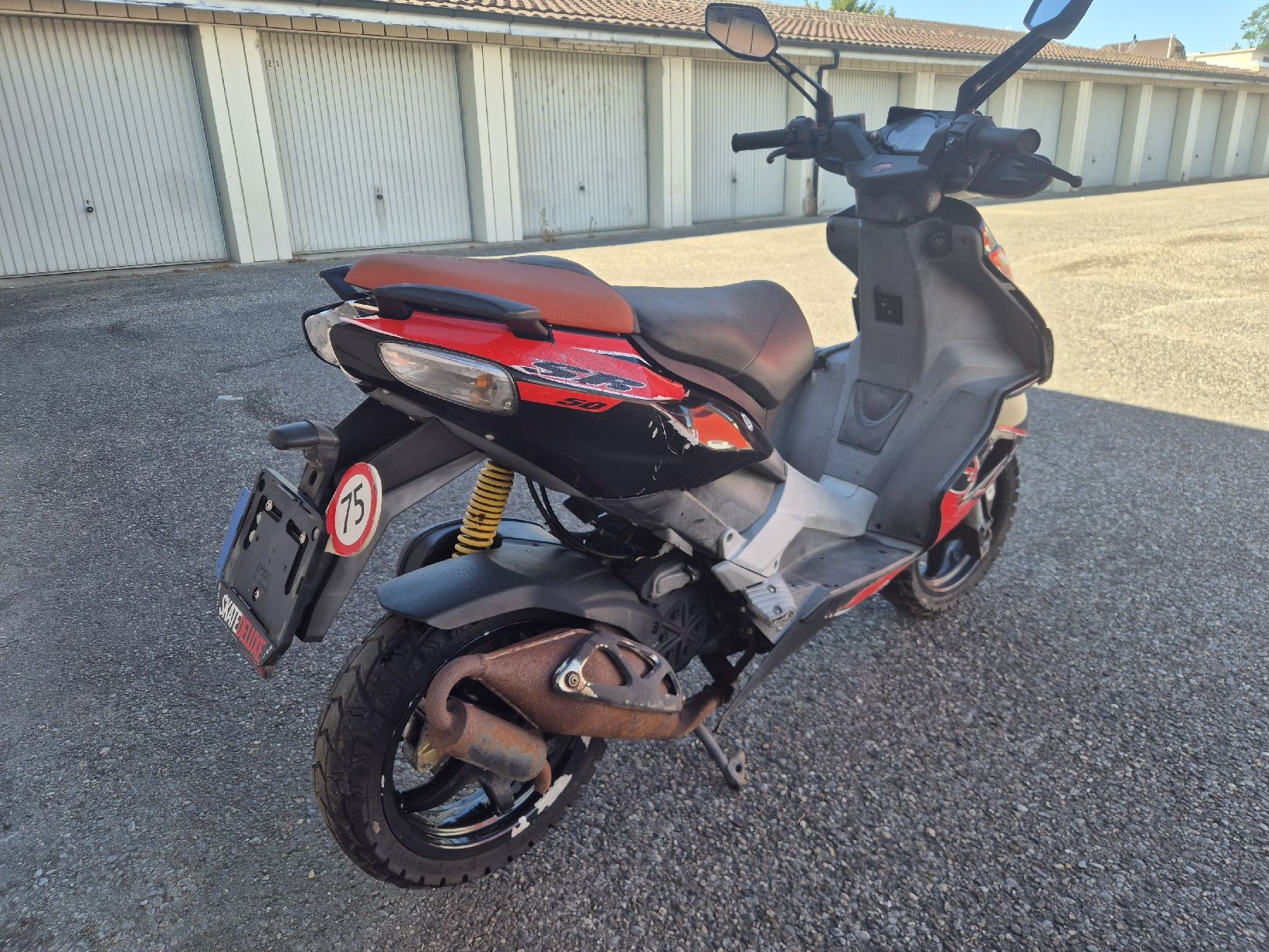 Aprilia Scooters: Aprilia SR50 – Defekt aus Grenchen von Supermotto 4