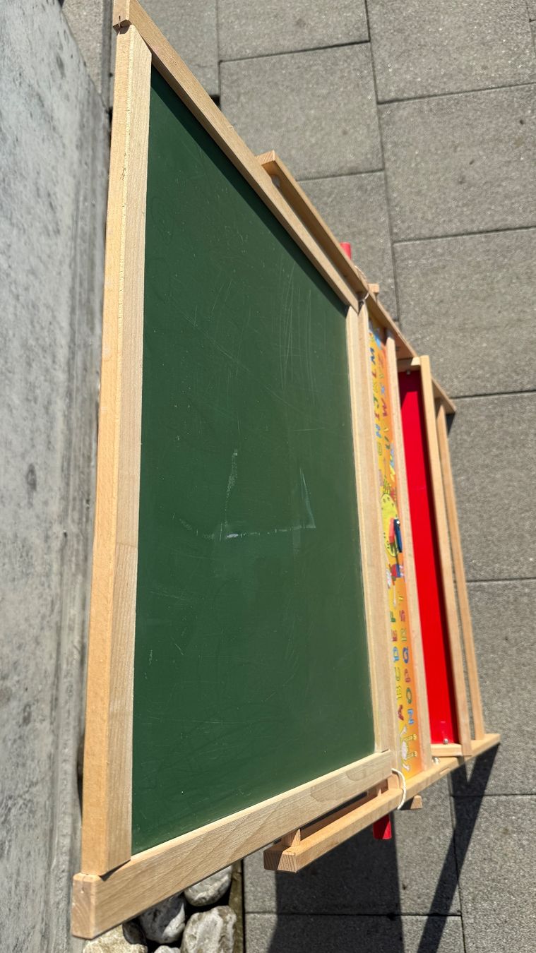 Spielzeuge: Standtafel Kinder – Gebraucht aus Buochs von Lieni-jr 4