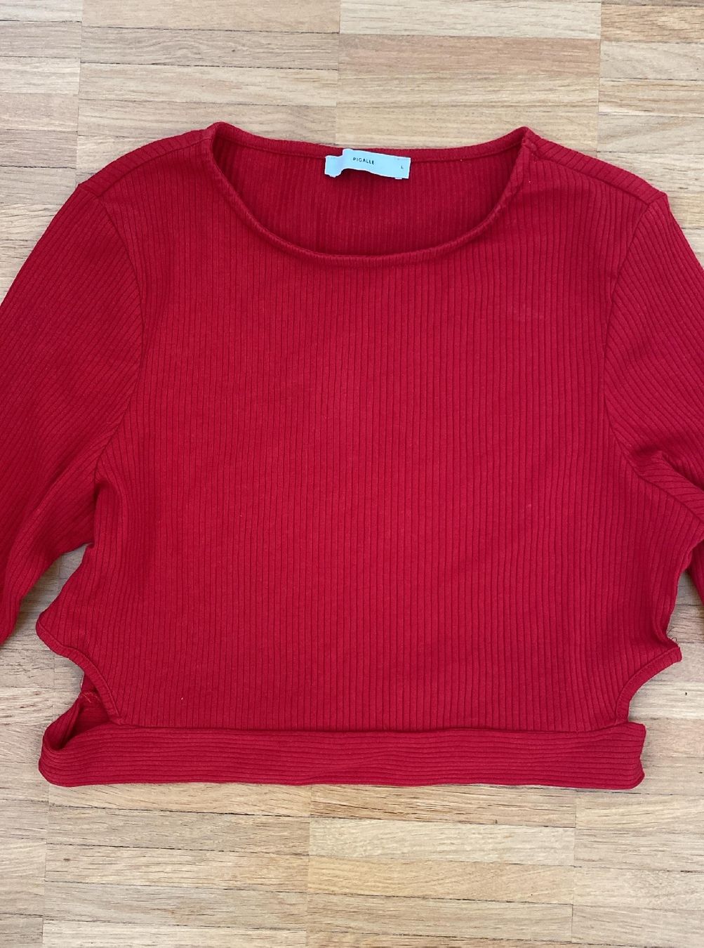 Maglioni & Felpe: Rotes Langarmshirt mit Cut-Outs – Usato da Wallisellen venduto da rahelr90 1