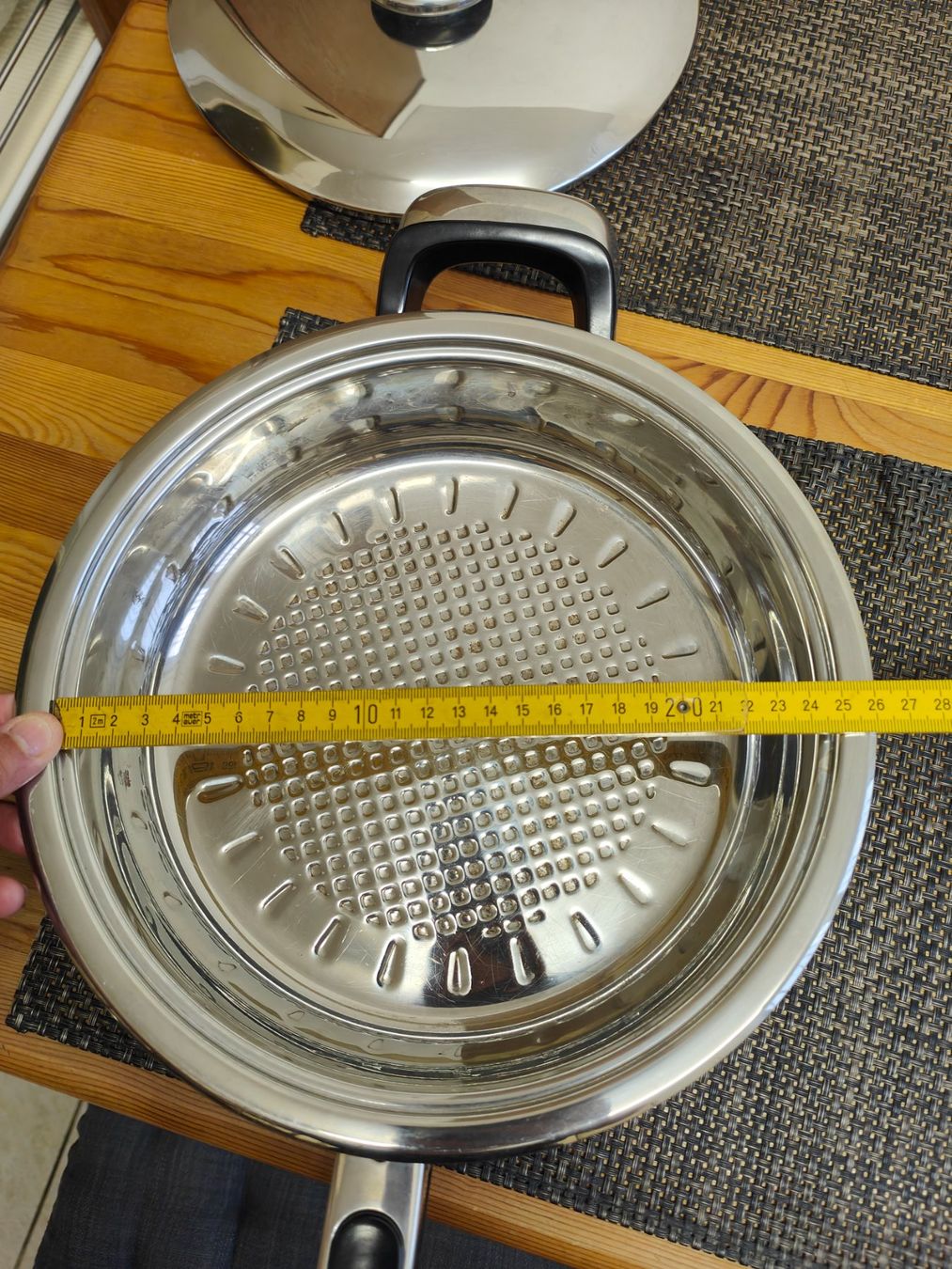Padelle: Edelstahl-Schmorpfanne mit Deckel – Usato da Recherswil venduto da beawuethrich 2