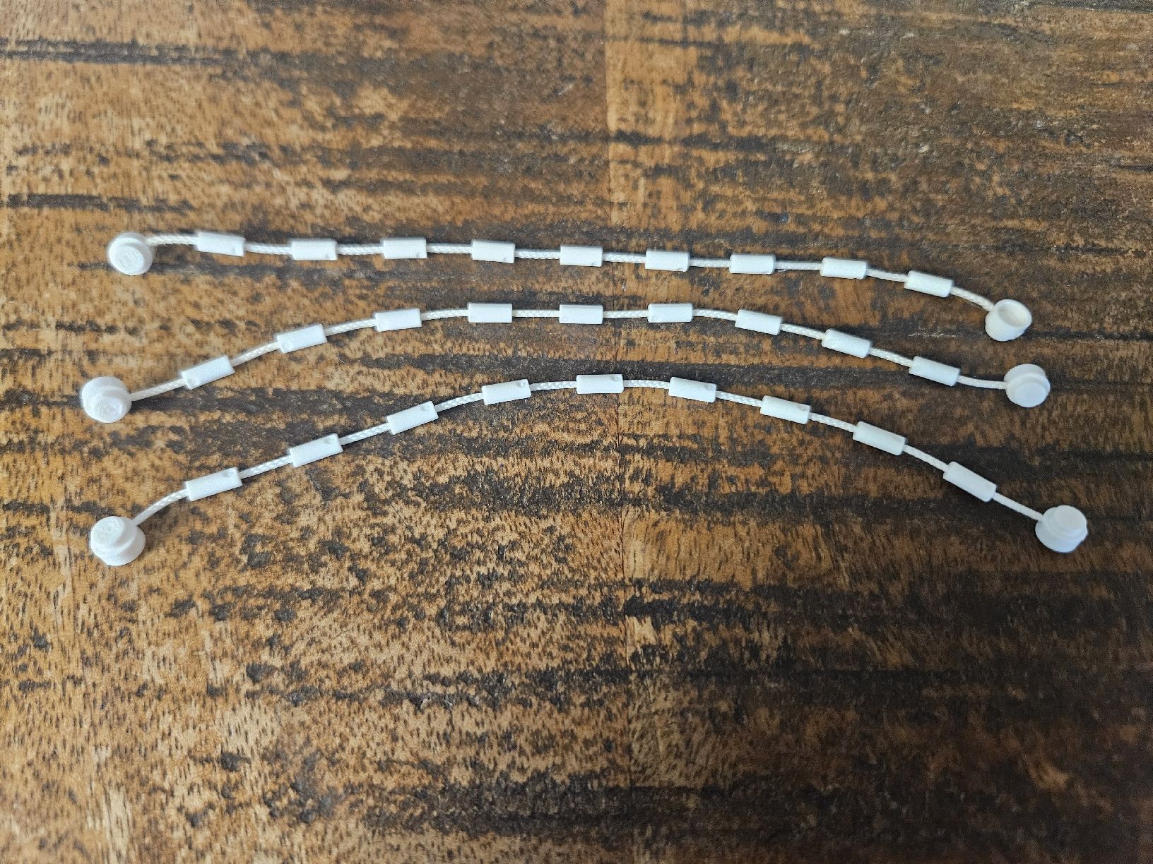 Lego Jeux de construction: lego x64pb01 lot de 3 pièces White String with End Studs – D'occasion à Confignon par Ecrofigs