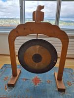 Gong mit Holzgestell