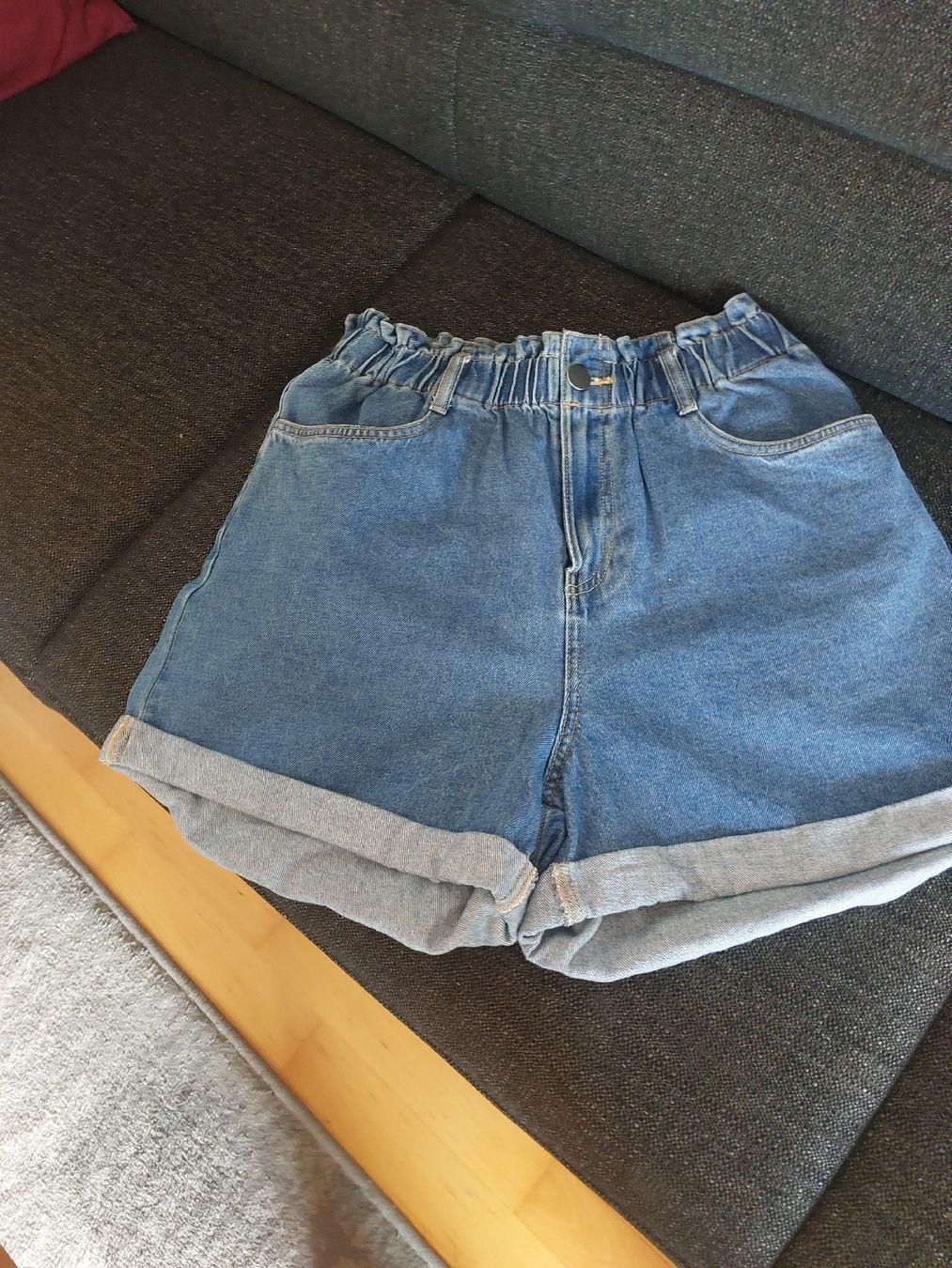 H&M Pantaloni: Tolle kurze Hose Gr 42 – Usato da Landquart venduto da Cedes 2