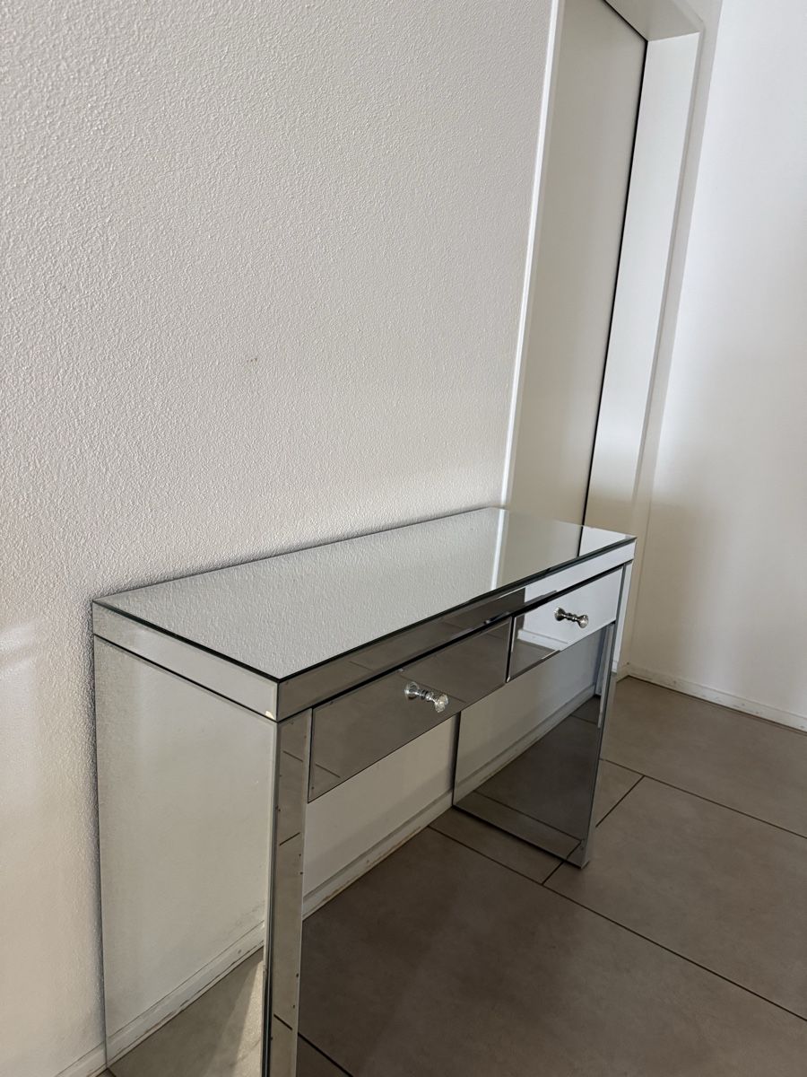 Schminktische: Eleganter Spiegeltisch mit Glas – Neu (gemäss Beschreibung) aus Lengnau BE von aya_2tvj 4