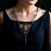 Einzigartiger Anhänger und Kette mit äthiopischem Opal