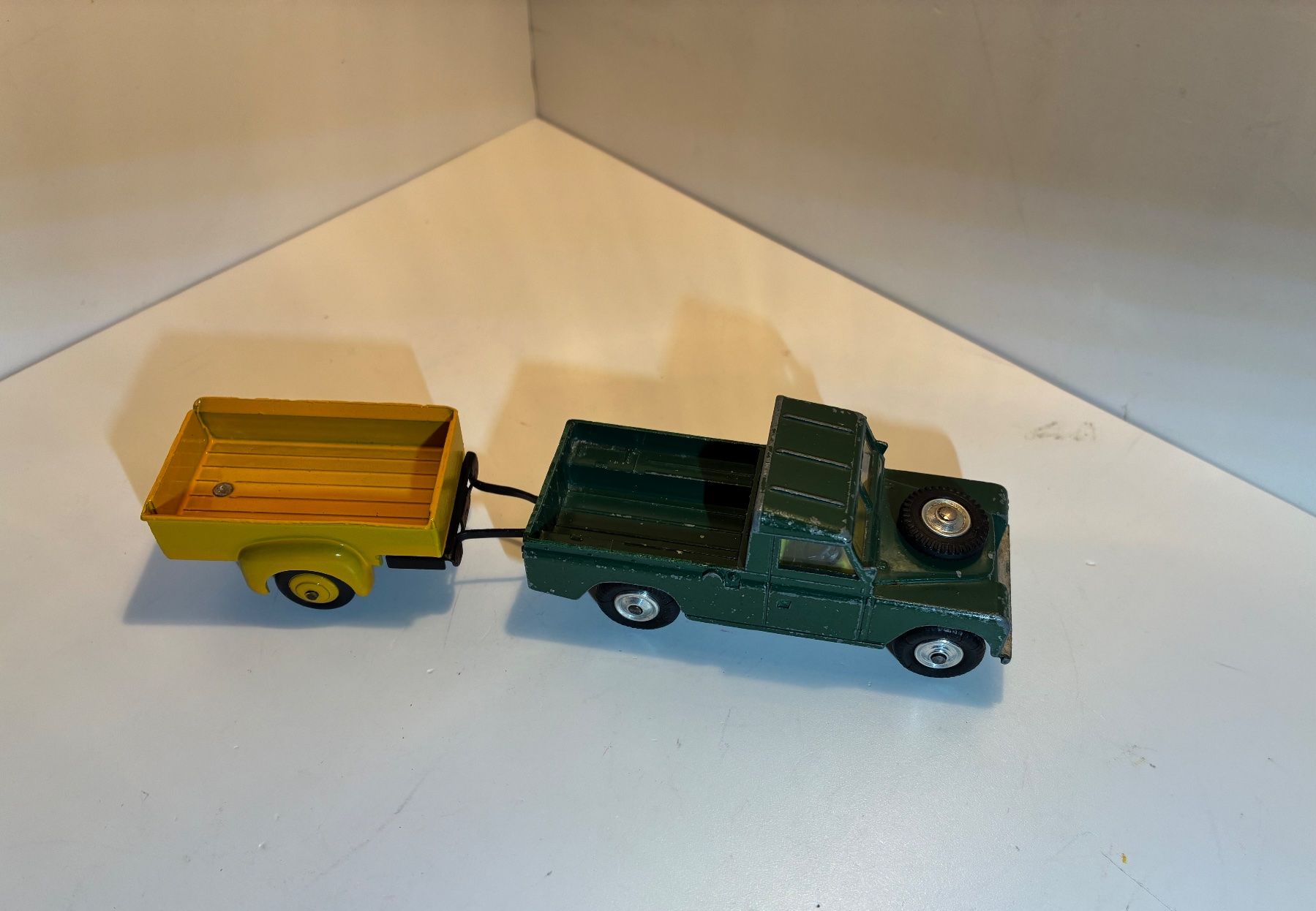 Corgi Toys Modellautos: Corgi Landrover mit Trailer – Gebraucht aus Gümmenen von Supererland 3