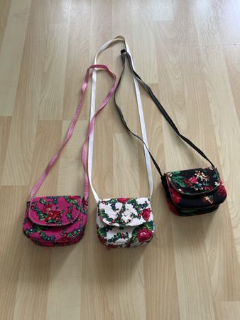 3 kleine Kinder Umhängetaschen Blumenmuster.