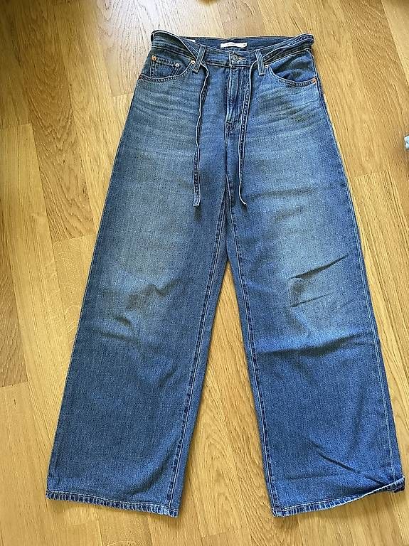 Levi's Jeans: Lévis xl straight 26 – Usato da Pully venduto da tarra26