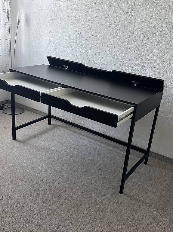 Scrivanie: Ikea Schreibtisch, schwarz, gebraucht – Usato da Walzenhausen venduto da elhuuu21