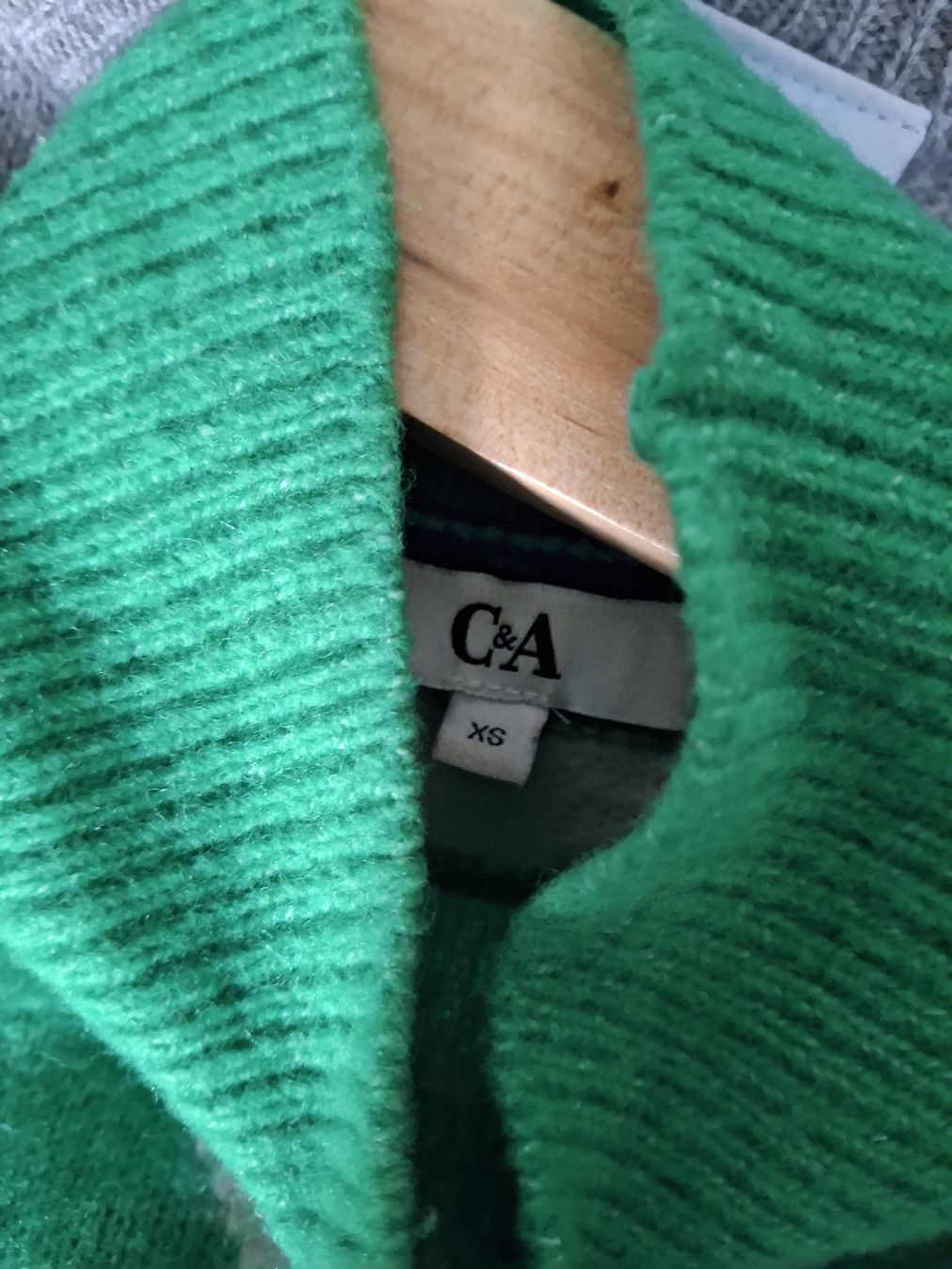 Maglioni & Felpe: Pullover C&A XS vert, blanc et bleu  – Usato da Lausanne venduto da Cognitia 2