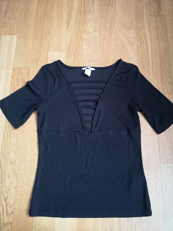 Schwarzes Shirt mit tiefem Ausschnitt Gr. S 1