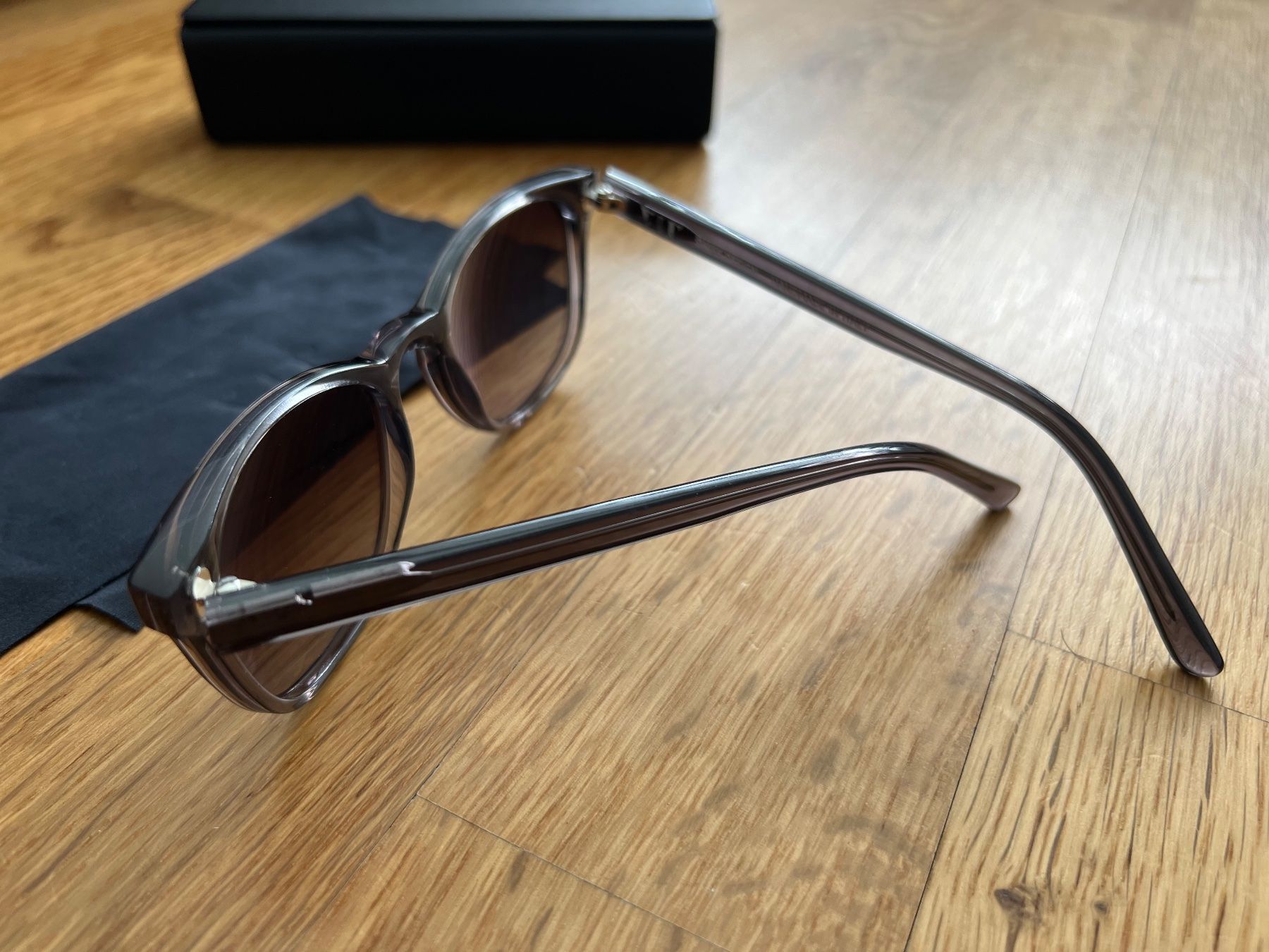 Viu Occhiali & Lenti: Viu Sonnenbrille mit Etui/Brillentuch – Usato da Glattpark(Opfikon) venduto da ste_n99y 2