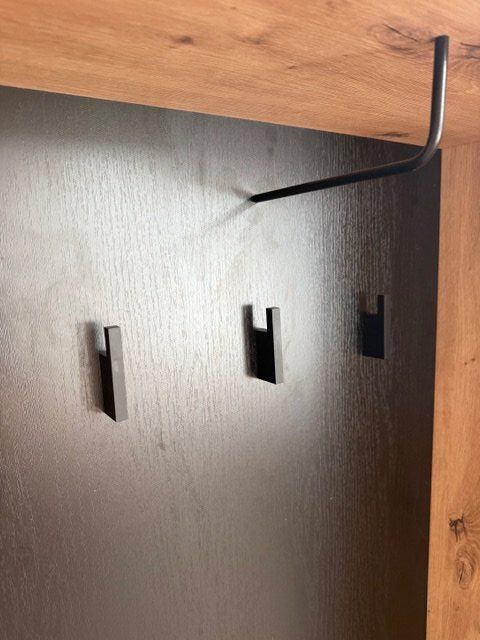 Garderobe: GARDEROBE 5-teilig inkl. Philips Hue Beleuchtung – Gebraucht aus Neuhaus SG von Mofeus 2