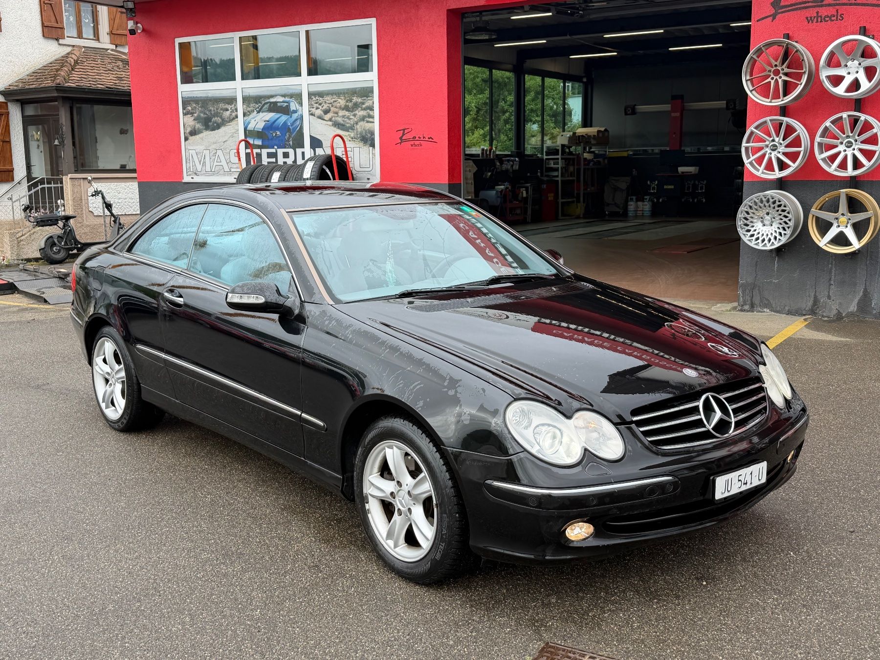 Mercedes-Benz Automobili: Mercedes CLK 320 Coupe – Usato da Courrendlin venduto da shopwheels