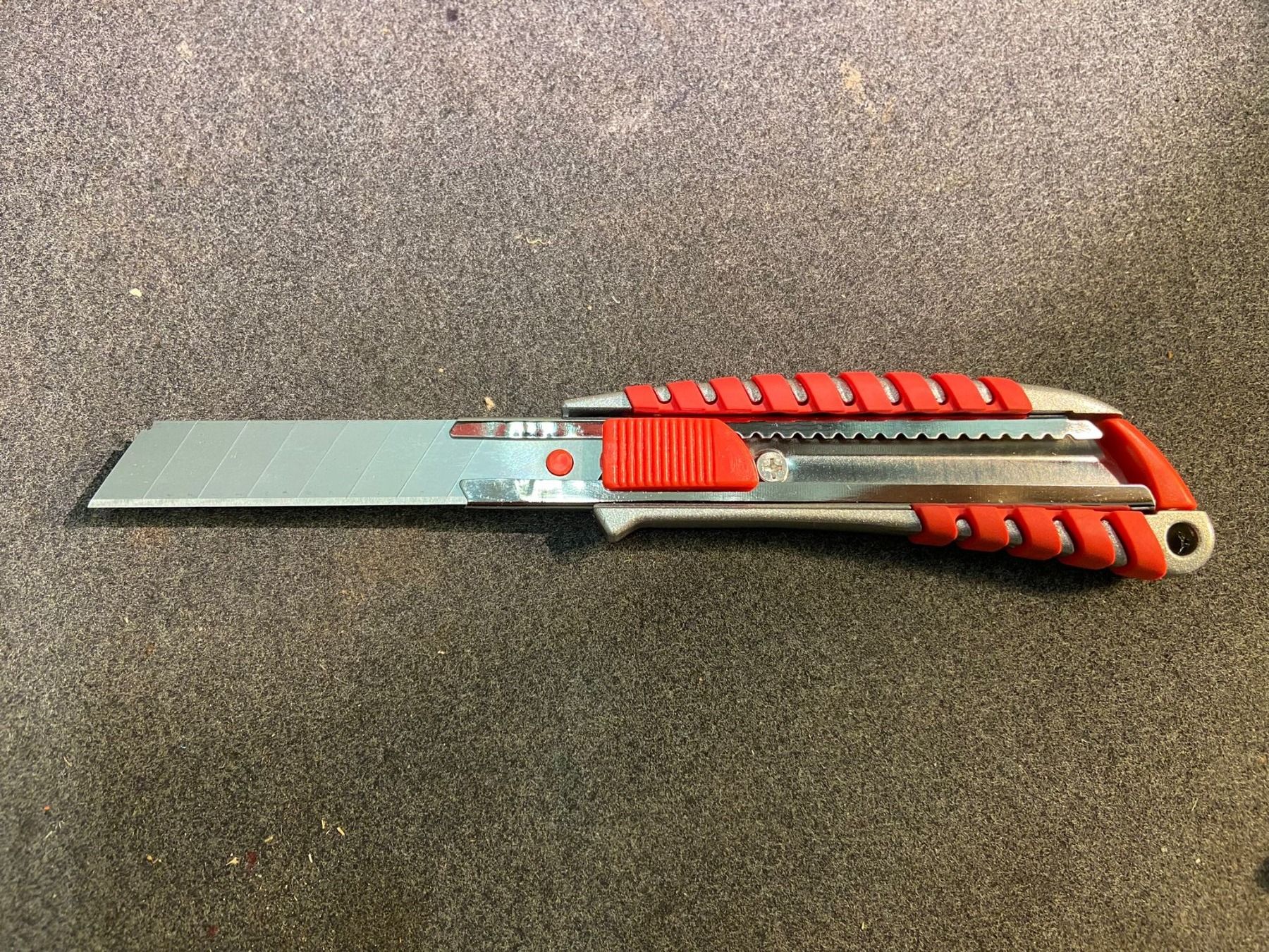 Coltelli: Cutter Messer 3 Stk. Aluminium 18mm. Rot – Nuovo (secondo la descrizione) da Heerbrugg venduto da ProBau-Liq 2