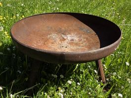 Rustikale Feuerschale aus Stahl - ideal für den Garten!