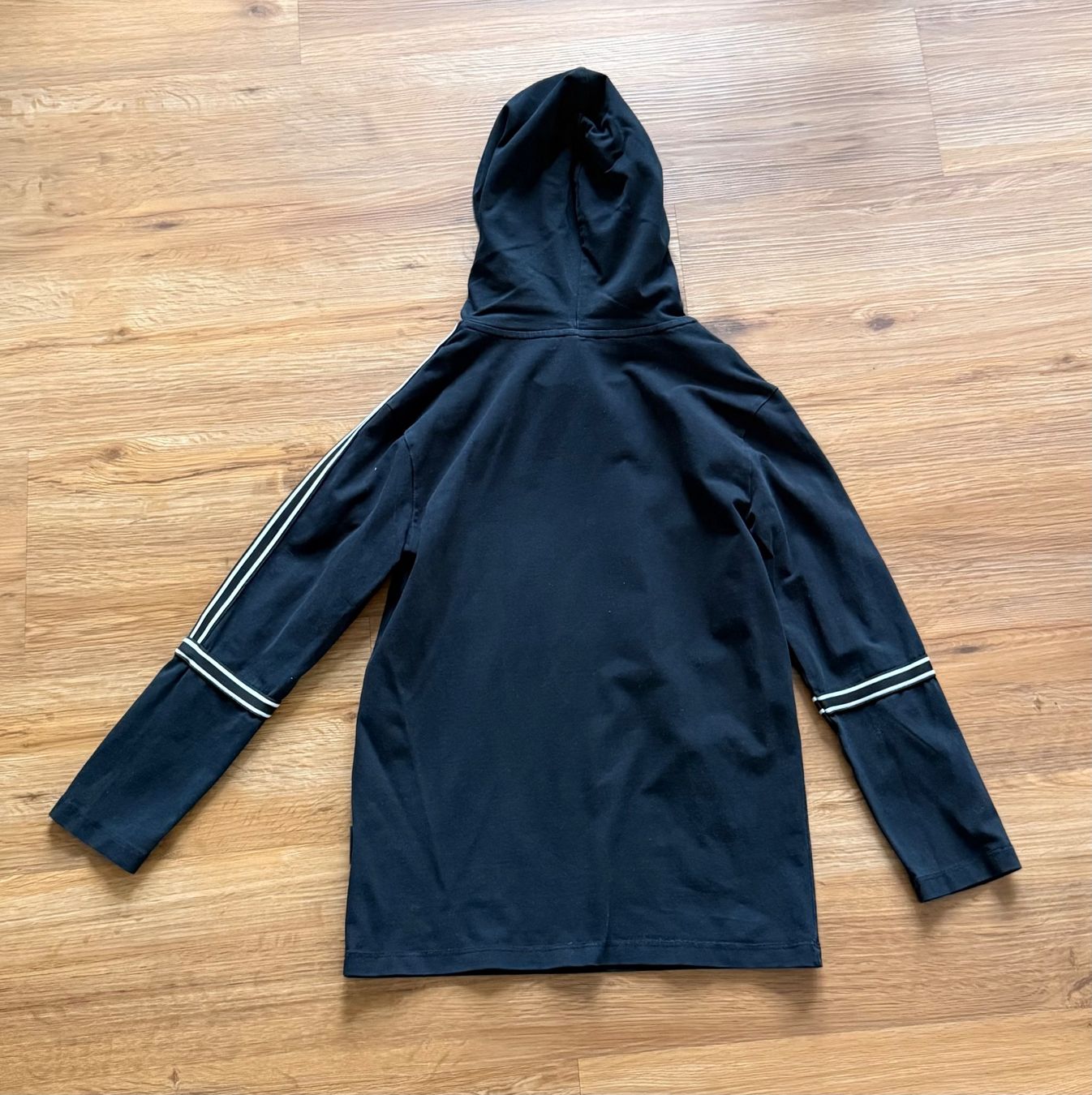 Maglioni & Felpe: Kapuzenpullover schwarz, Grösse 140 – Usato da Glattbrugg venduto da Seventyfive 1