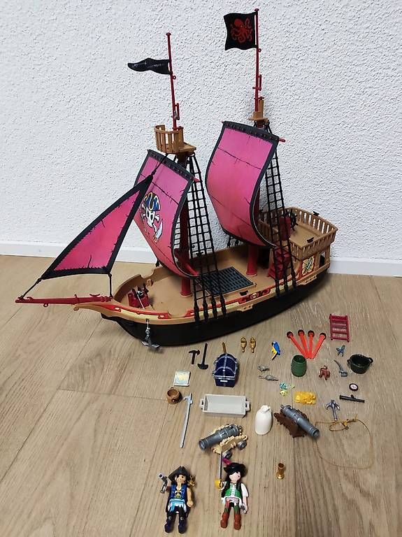 Playmobil Giocattoli: Playmobil Totenkopf-Kampfschiff 70411 – Usato da Seuzach venduto da nikbru