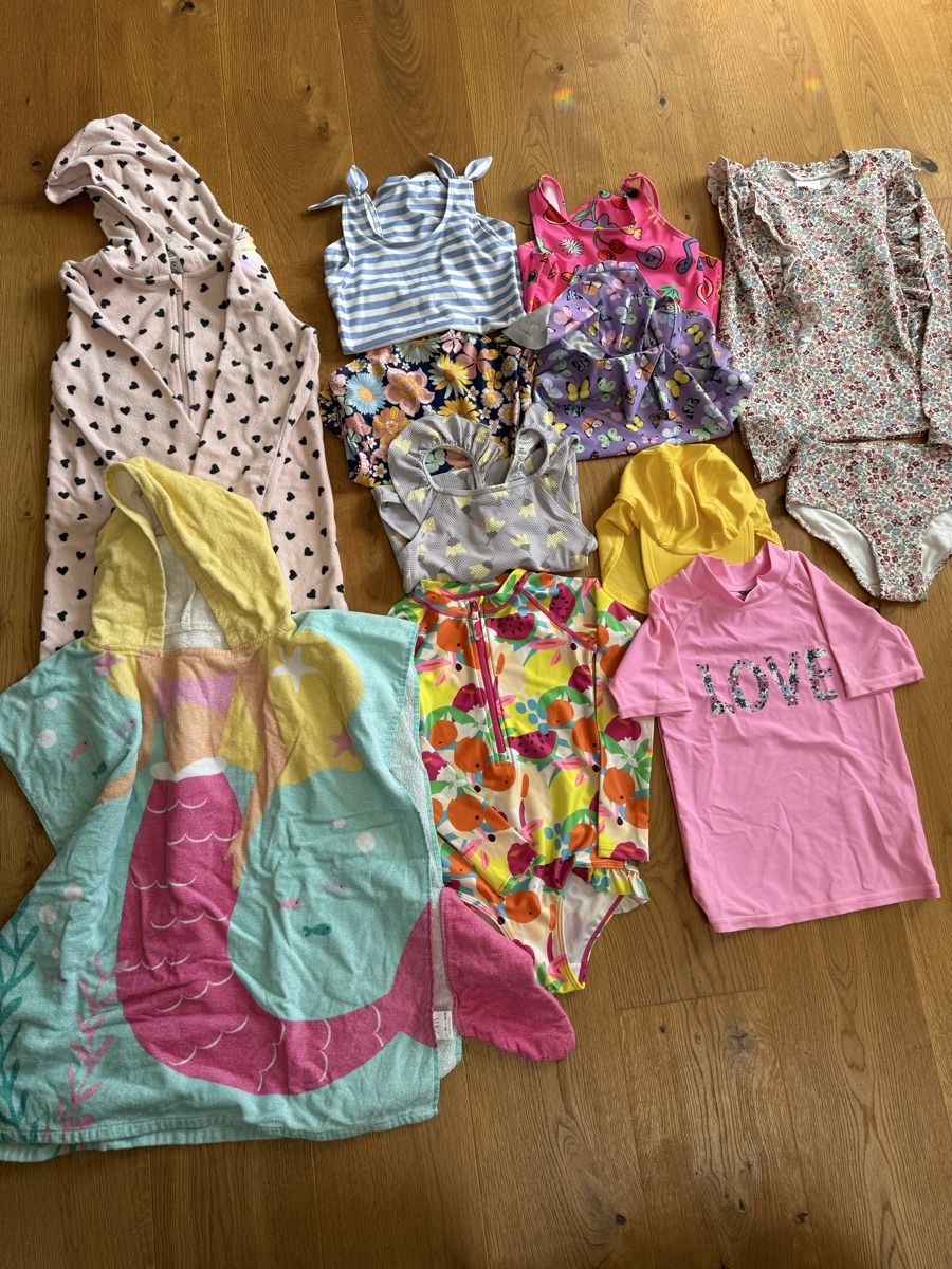Lotti & Set di vestiti: Badekleiderpaket Grösse 122/128 – Usato da Hünibach venduto da Tamae0