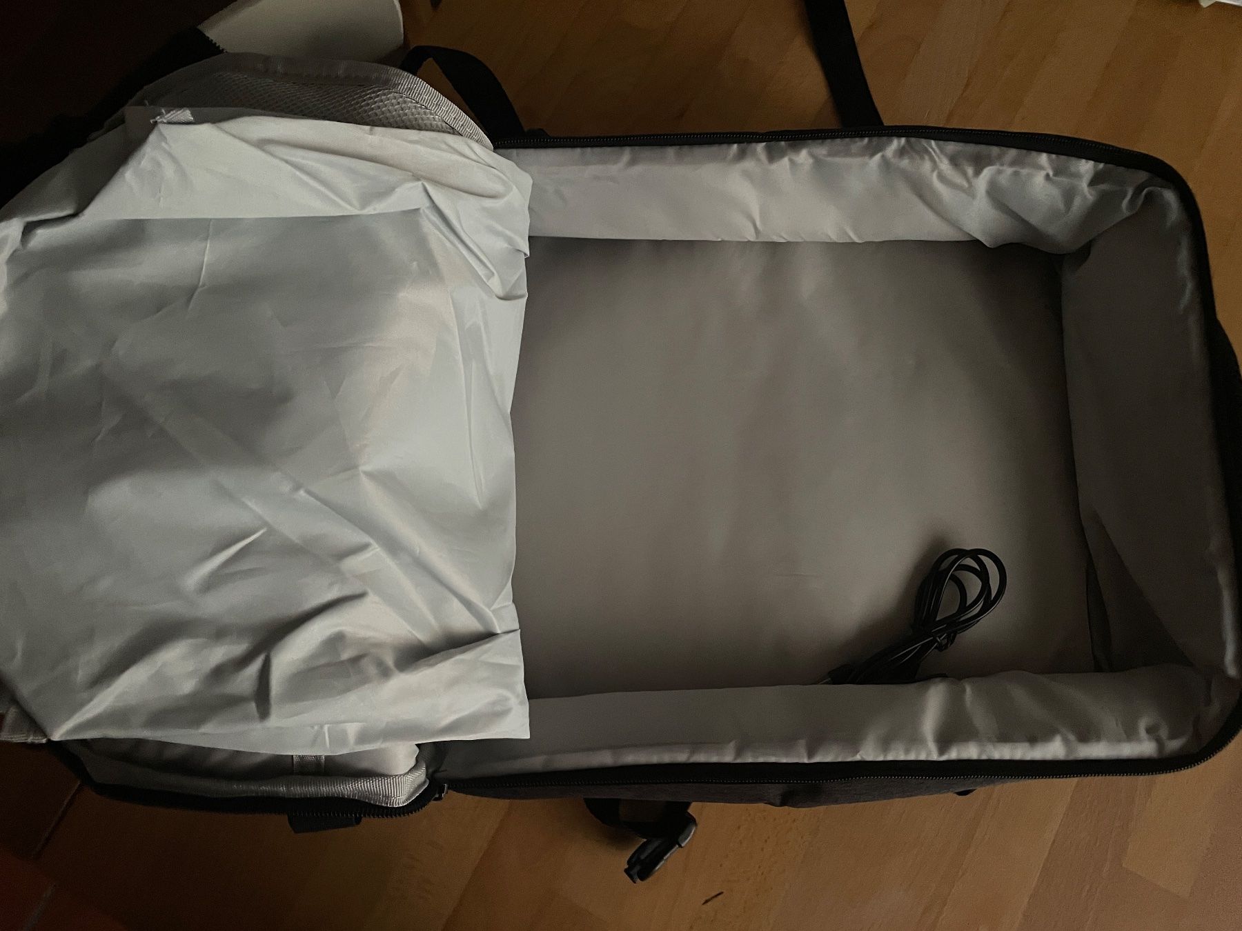 Zaini: neuwertiger Flugzeugrucksack mit USB Anschluss – Nuovo e nell'imballaggio originale da Regensberg venduto da Qanussa 3