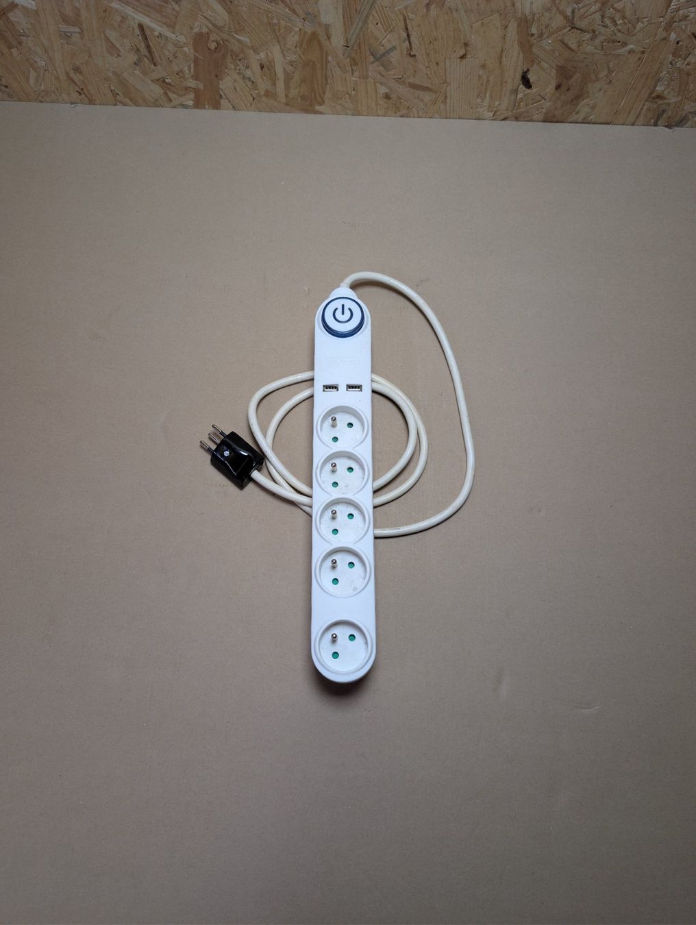 Stecker: Multiprise CH & FR – Gebraucht aus Portalban von Deuxieme-vie 2