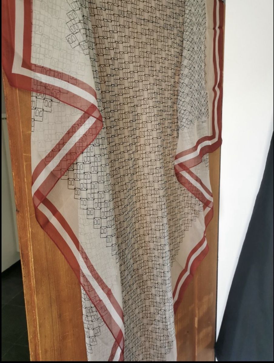Bally Foulard & Sciarpe: Scarf Bally beige and red pattern, fine garment – Usato da Küsnacht ZH venduto da ben_52mn 6