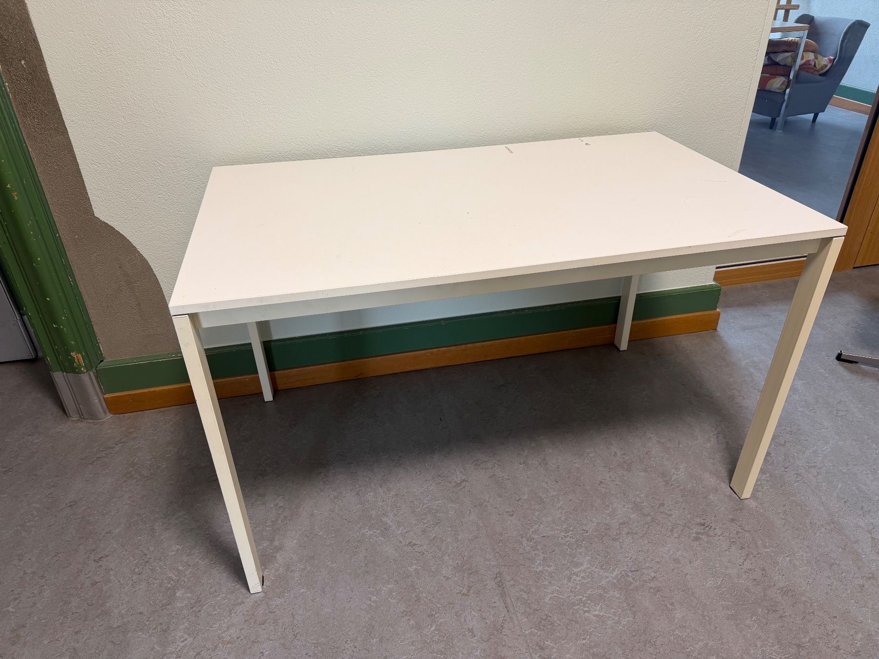 Ikea Tische: Vihals Tisch weiss Ikea – Gebraucht aus Meilen von Comar
