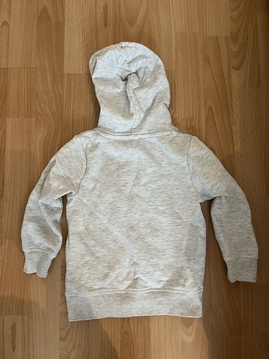 C&A Maglioni & Felpe: Grauer Pullover mit Kapuze, Gr. 104 – Usato da Zürich venduto da jmg_8005 1