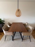 Esstisch Nussbaum furniert mit Metallbeinen neuwertig