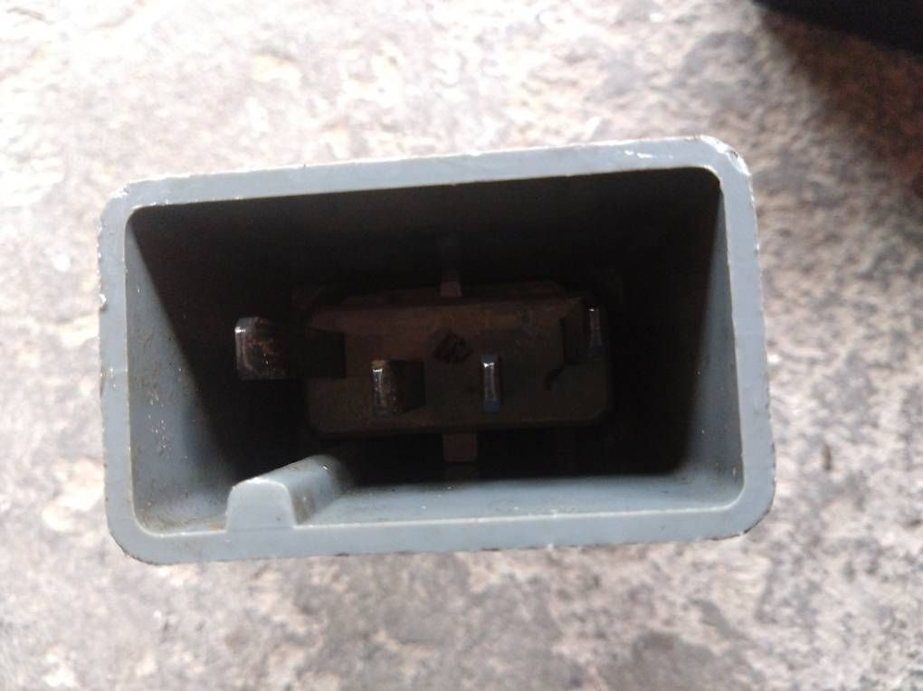 Spine: Stecker CMC 25A aus Duroplast – Usato da Alpnachstad venduto da martin.hug 1