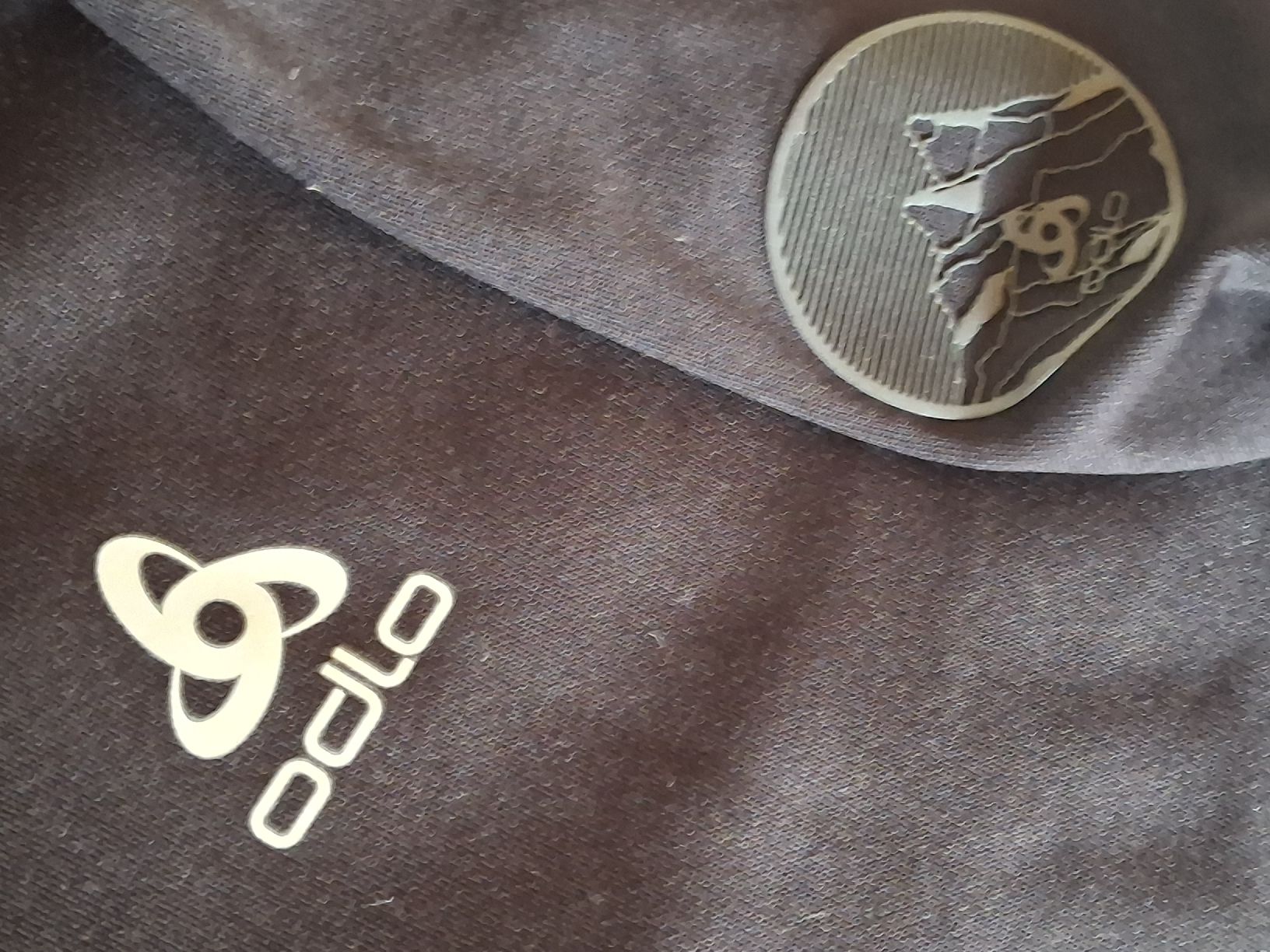 Odlo Pulls & Sweat-shirts: Pull marque Odlo noir avec fermeture éclair taille M – D'occasion à Villiers par san_jn5w 1