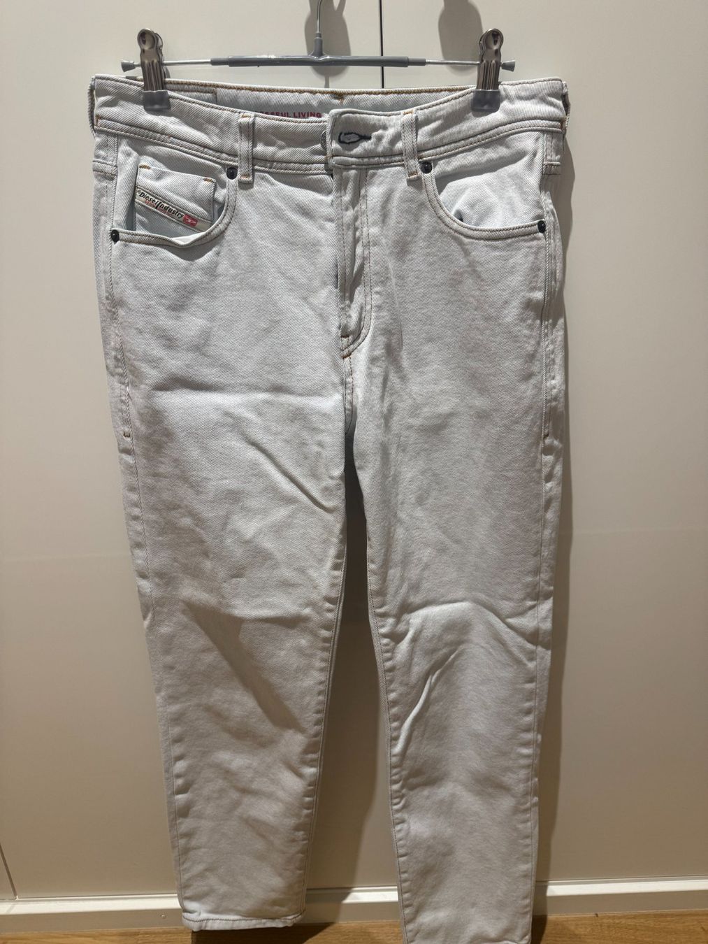 Diesel Jeans: Diesel Jeans - Light Wash Denim, Size 28 – Nuovo (secondo la descrizione) da Zürich venduto da ped_8gnn