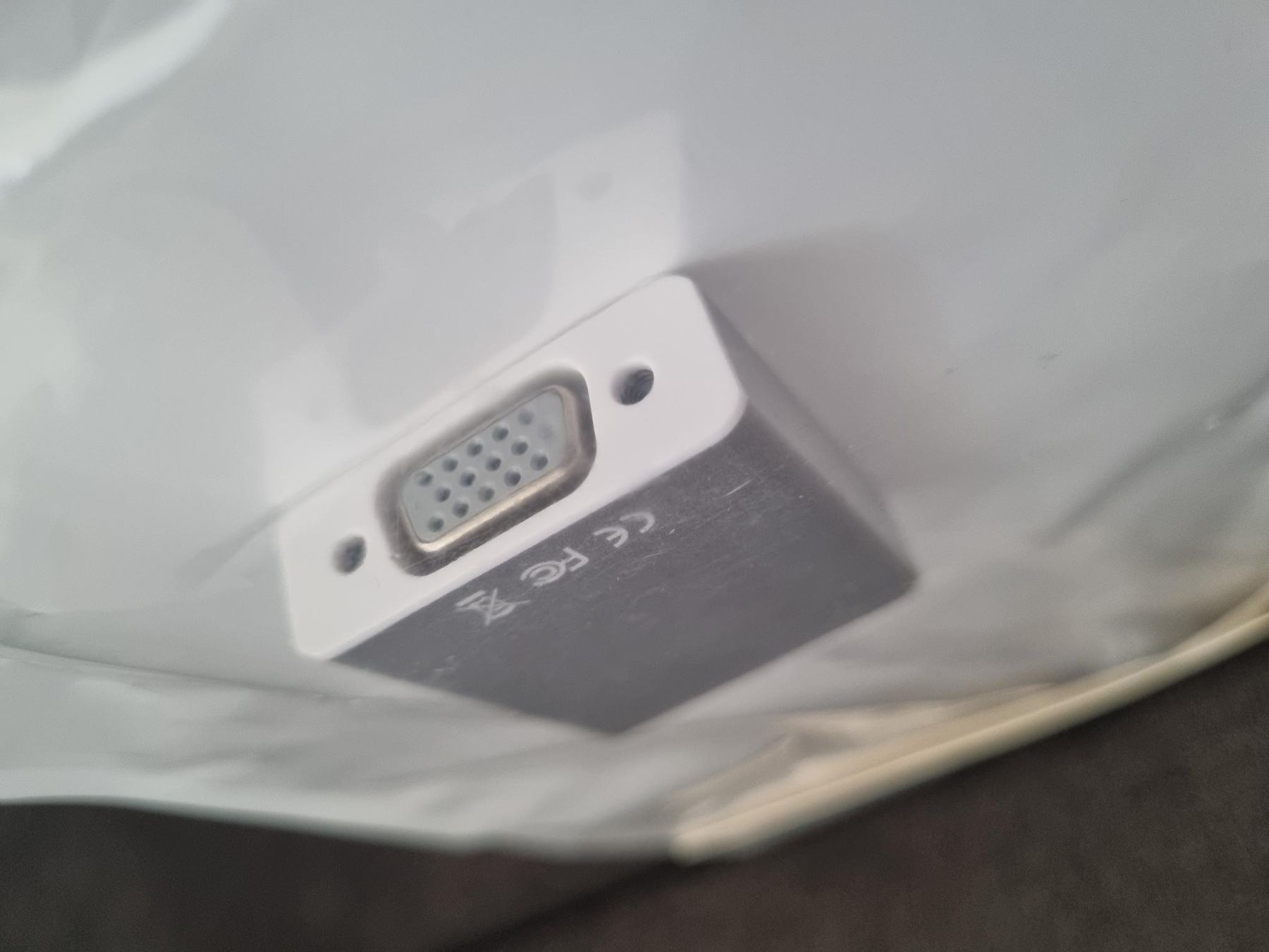 Laufwerke & Adapter: Adapter VGA auf USB-C – Neu und originalverpackt aus Igis von Marcaupign 2