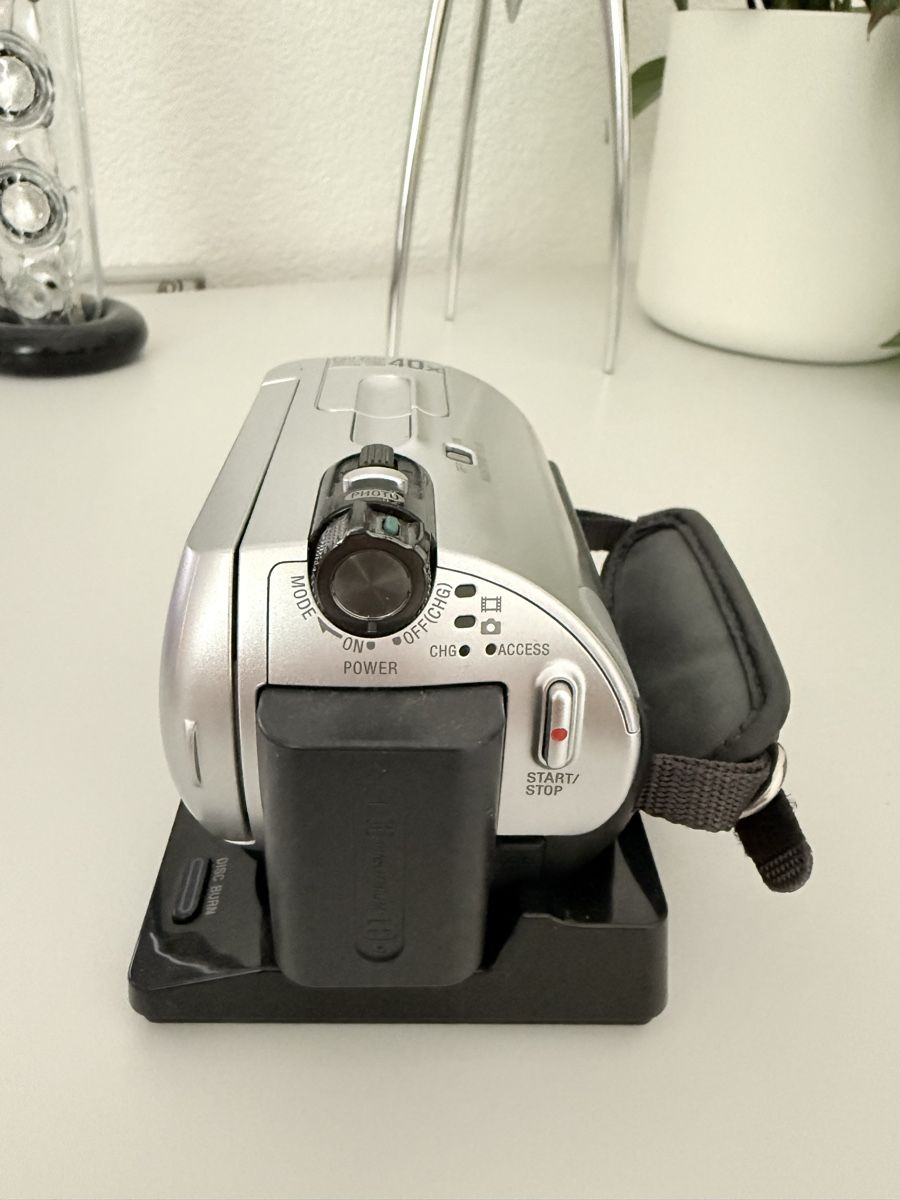 Sony Videocamere: Sony Handycam DCR-SR32E Nightshot – Difettoso da Bern venduto da Shanesells 1