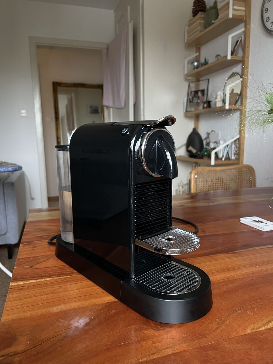 Nespresso Macchine per caffè & Macchine per espresso: Nespresso Kapselmaschine schwarz  – Usato da Zollikofen venduto da AdrianaKreuz98 5
